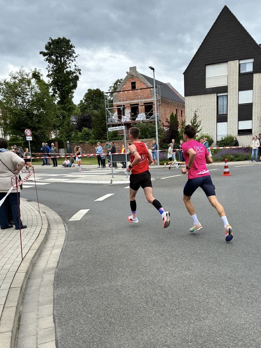 10b11bd5-5867-4728-99ef-849da81ebaa1 Max und Jonas beim Oelder Citylauf; Bild: Carolin Arend