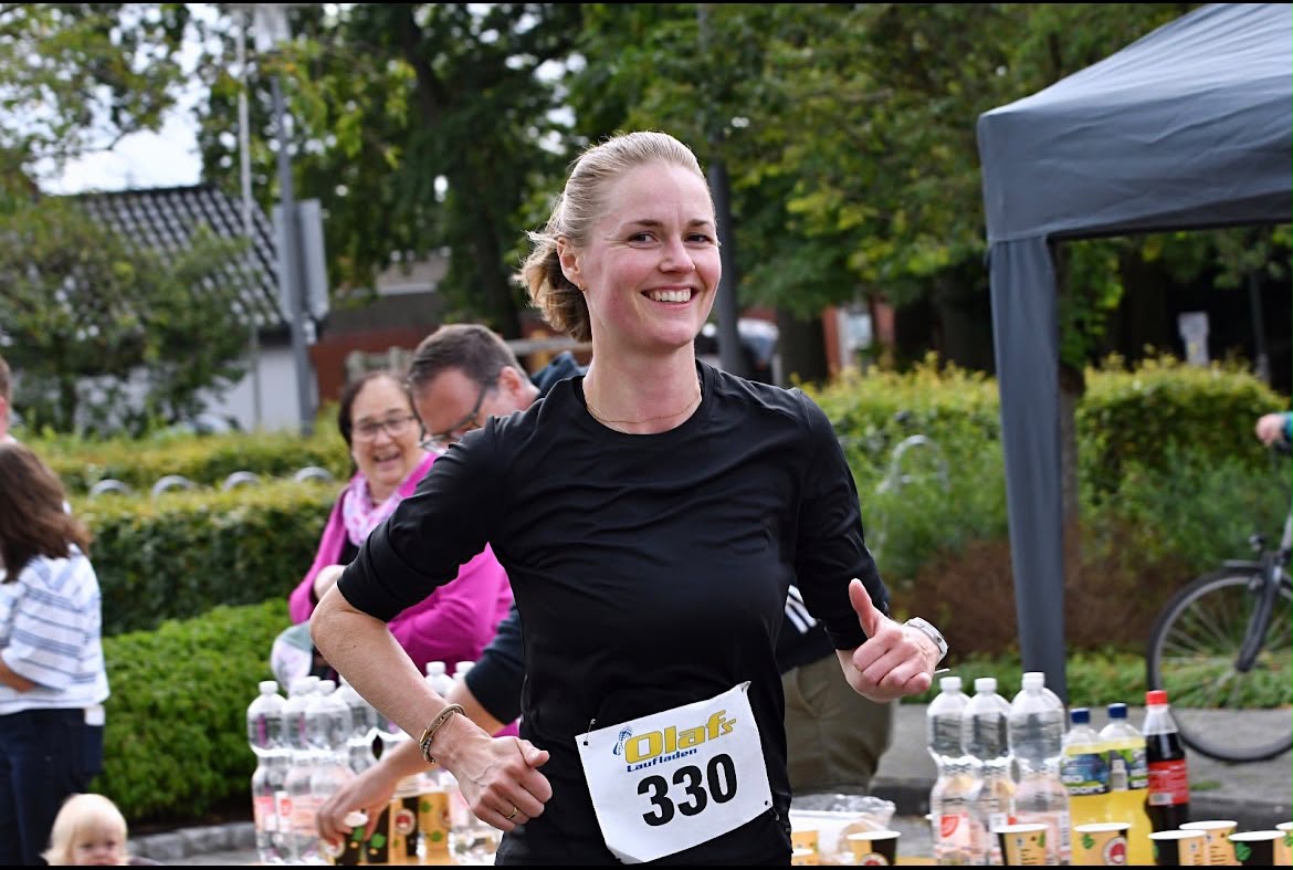 b910405f-8891-4b87-a84f-6caf8da0e0e4 Anna beim Bokeler Volkslauf; Bild: Anna Stengel